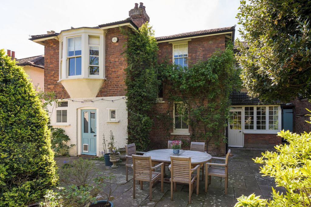 Additional image 14 of 5 bed detached house for saleChaucer Road, Bedford MK40