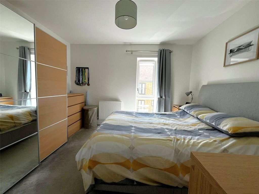 1 bed flat for saleWest Siding, Basingstoke, Hampshire RG24 photo 4