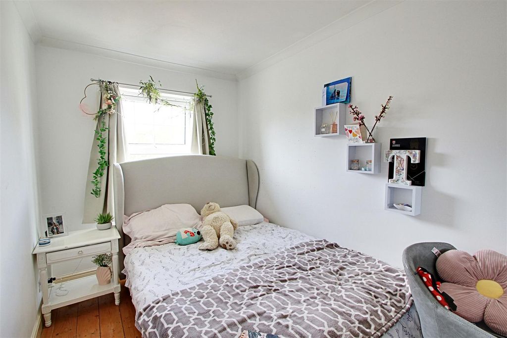 Additional image 9 of 4 bed property for saleAdrian Road, Abbots Langley WD5