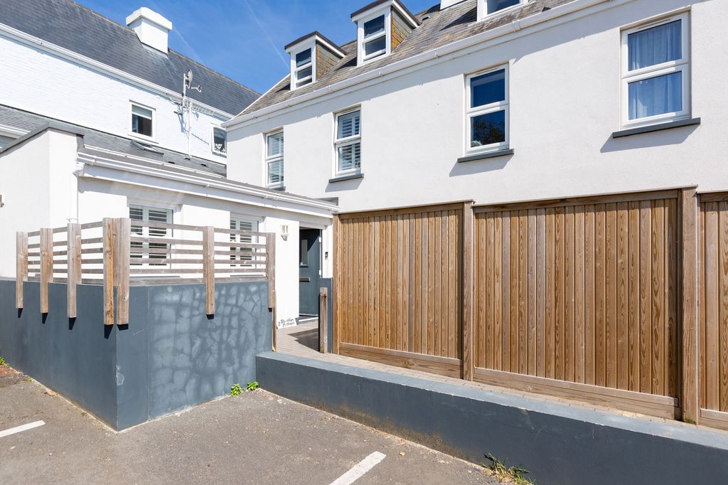 2 bed property for sale2 Brooklyn Cottage, St Helier JE2