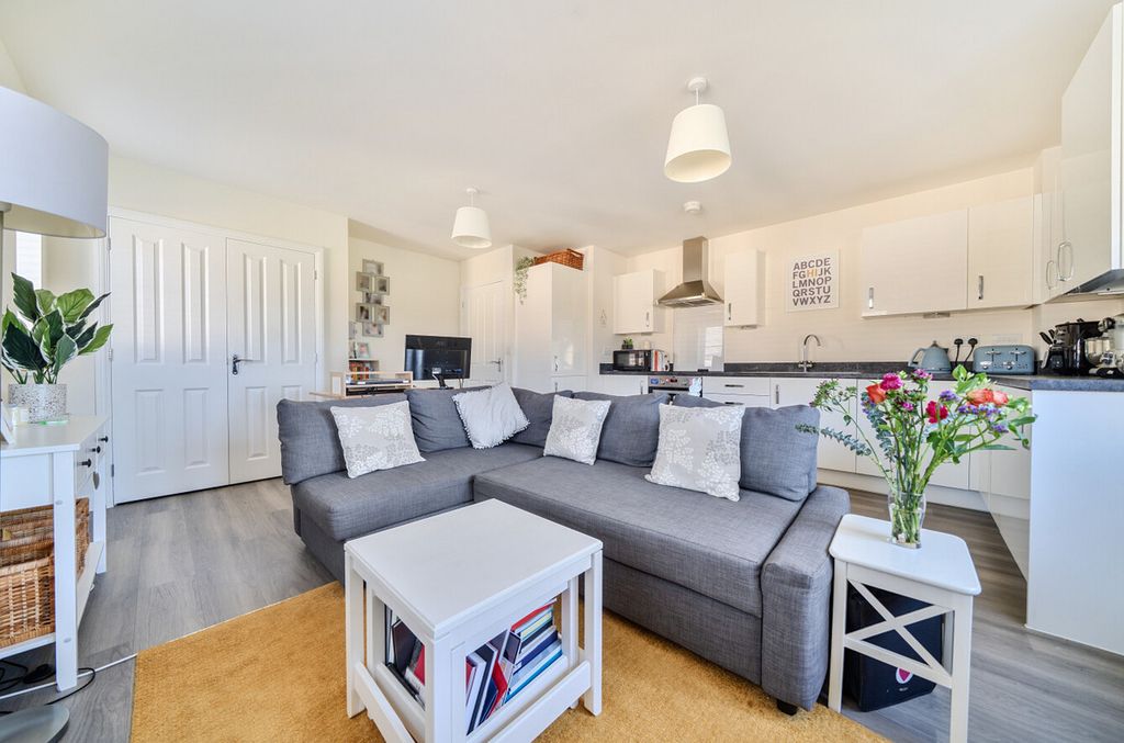 1 bed flat for saleDeer Park, Bristol BS35 photo 3