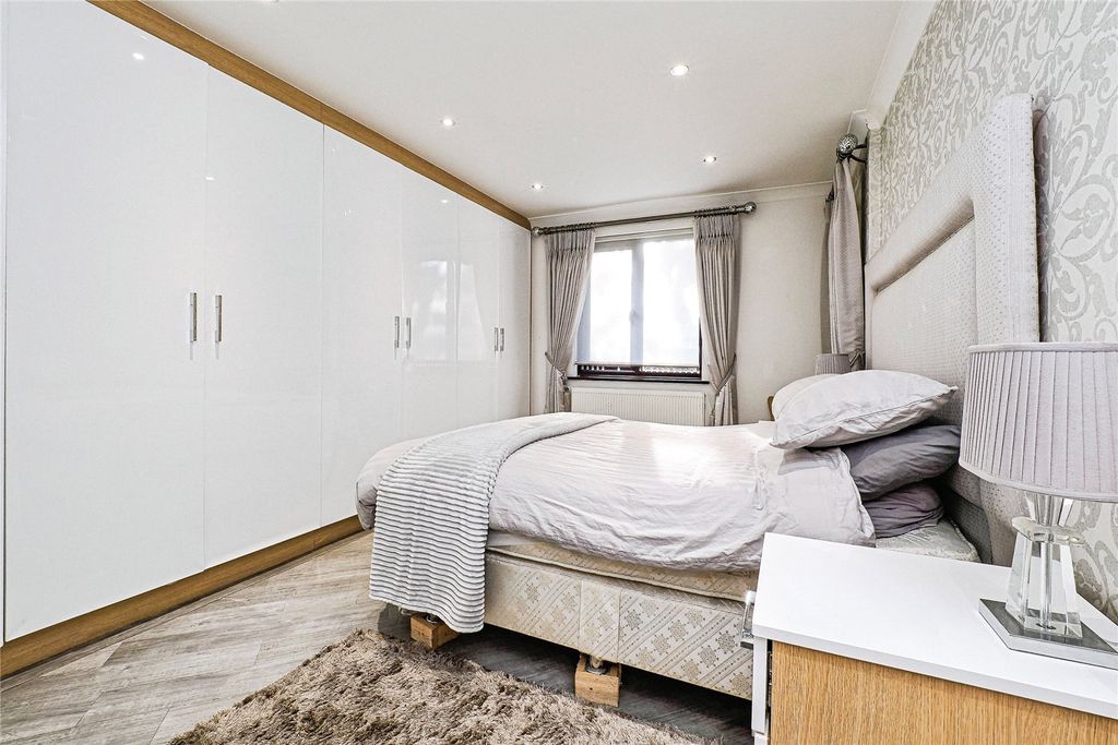Additional image 11 of 2 bed flat for saleRidgemont Place, Parkstone Avenue, Hornchurch, Essex RM11