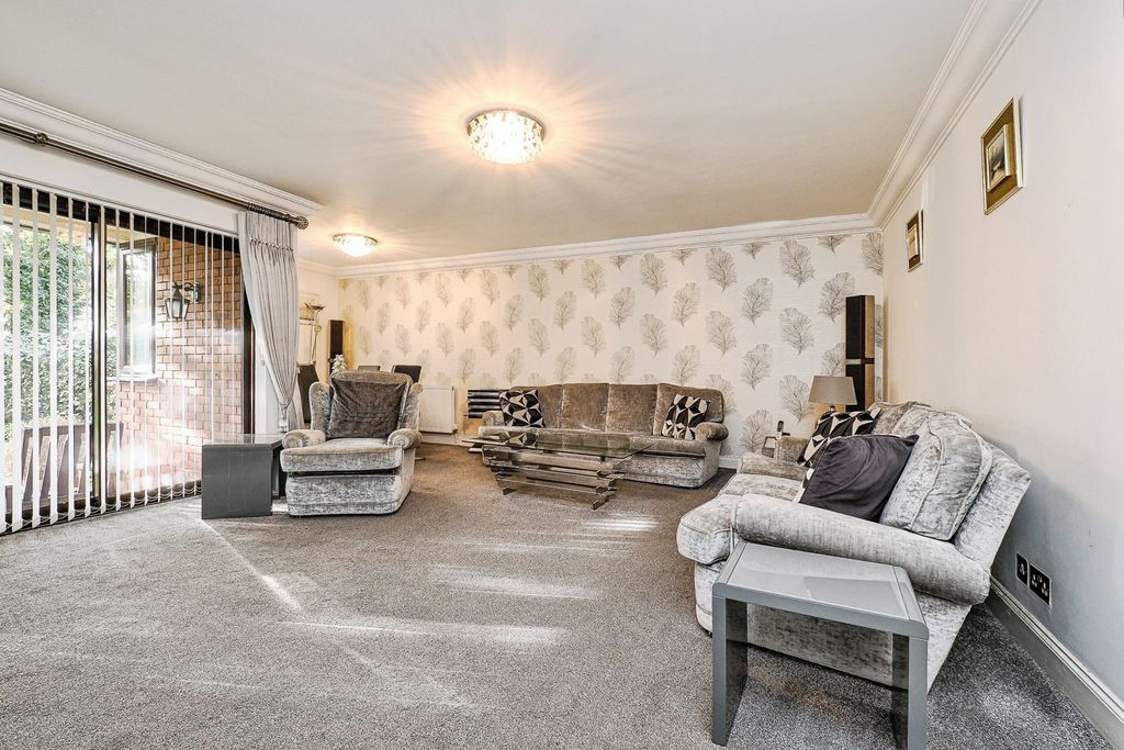 Additional image 5 of 2 bed flat for saleRidgemont Place, Parkstone Avenue, Hornchurch, Essex RM11