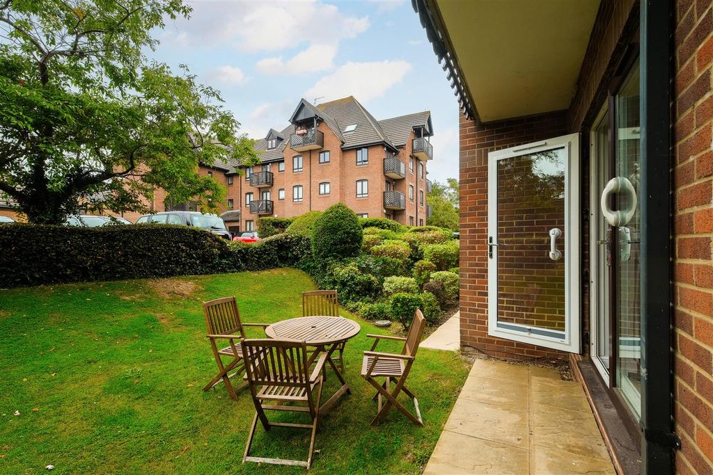 Additional image 3 of 2 bed flat for saleEpping New Road, Buckhurst Hill IG9