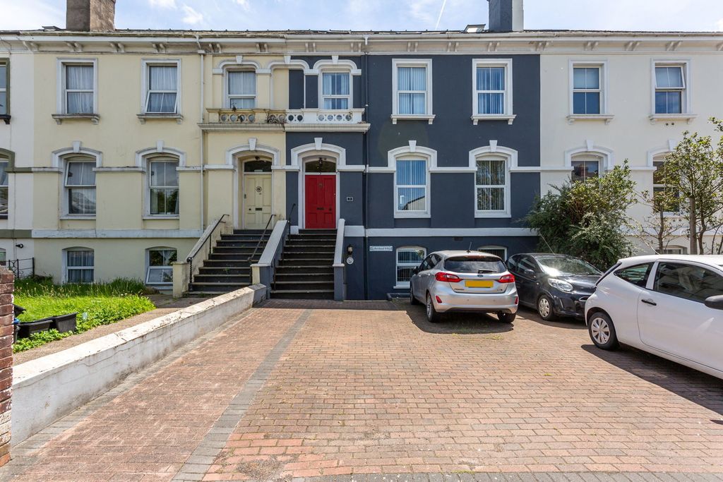 2 bed flat for saleVictoria Road, Barnstaple EX32