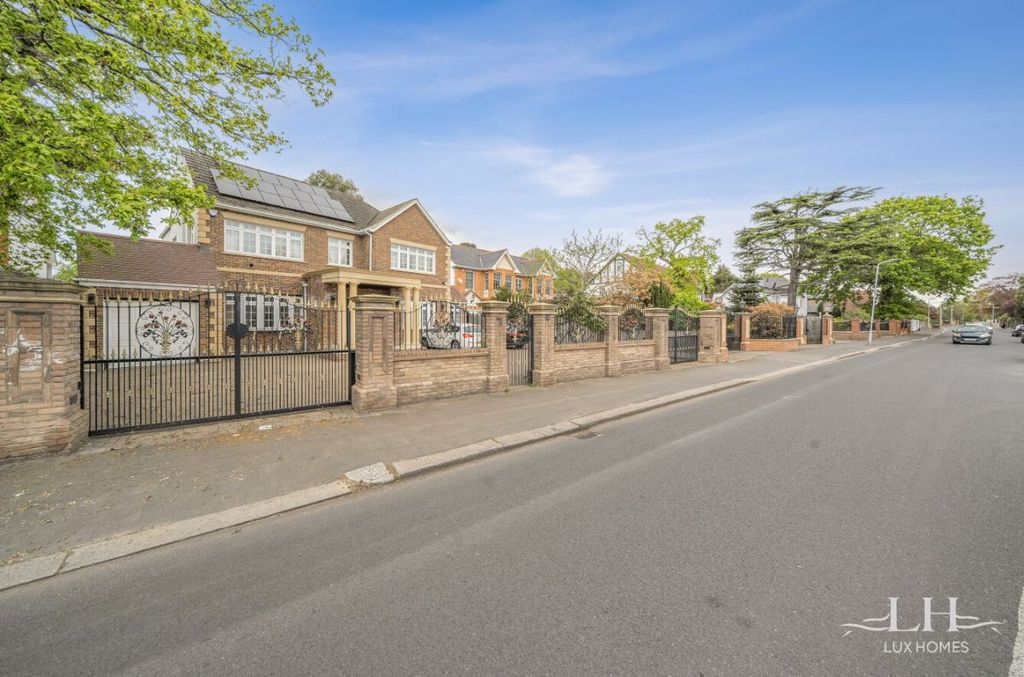 Additional image 39 of 4 bed detached house for saleNelmes Road, Emerson Park RM11