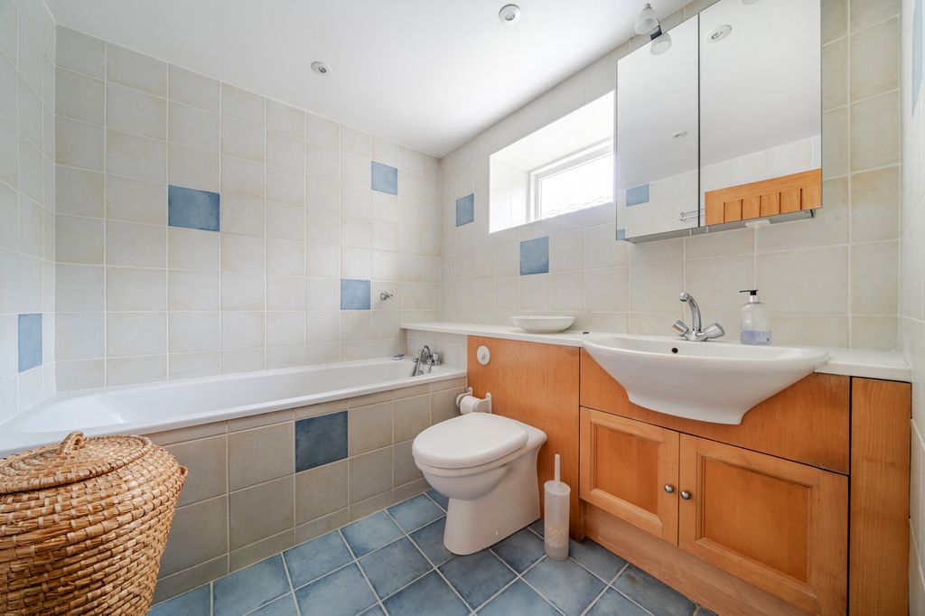 Additional image 9 of 2 bed town house for saleEast St. Helen Street, Abingdon OX14
