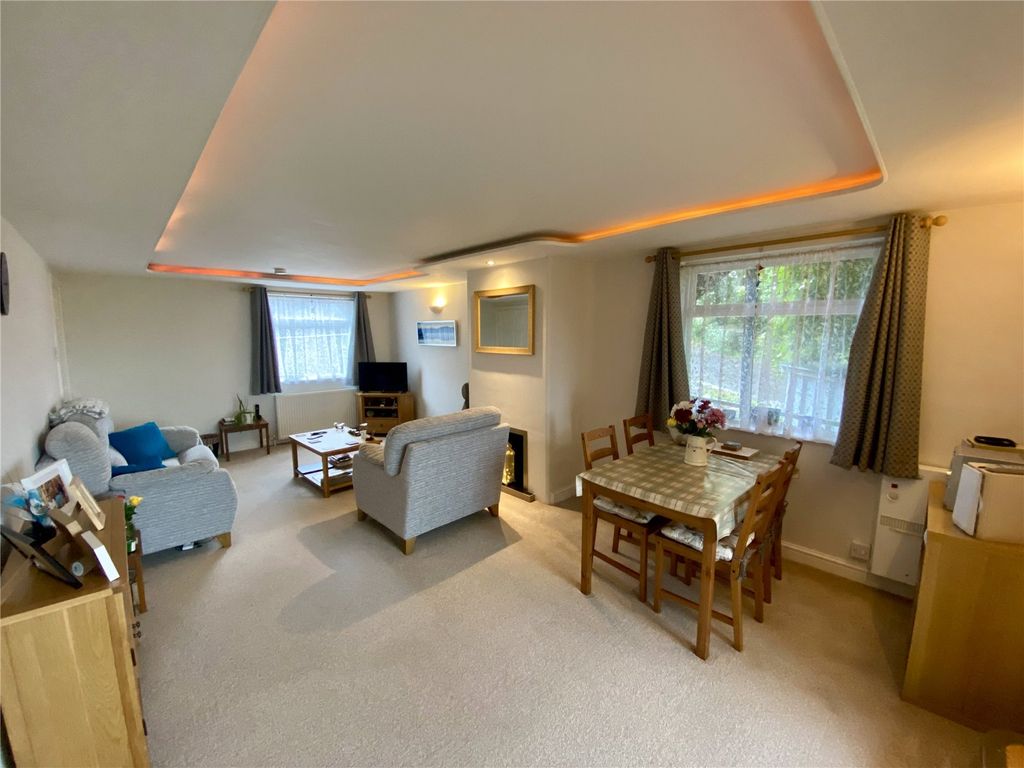 2 bed flat for saleSticklepath Hill, Sticklepath, Barnstaple, Devon EX31 photo 3
