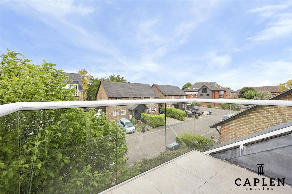 Additional image 16 of 2 bed flat for saleBeatrice Court, Buckhurst Hill IG9