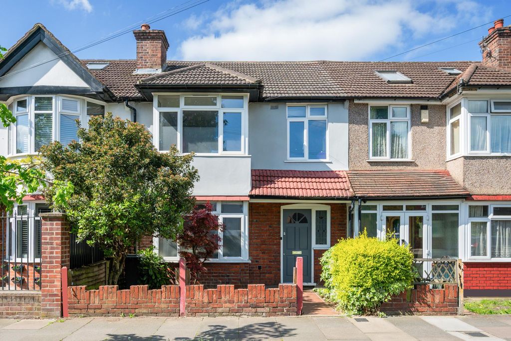 3 bed terraced house for saleClayponds Avenue TW8