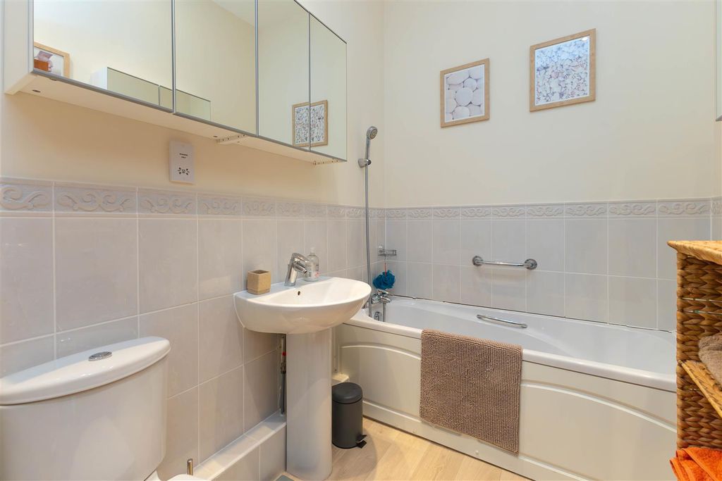 Additional image 18 of 3 bed flat for saleJames Walk, Bexhill-On-Sea TN40