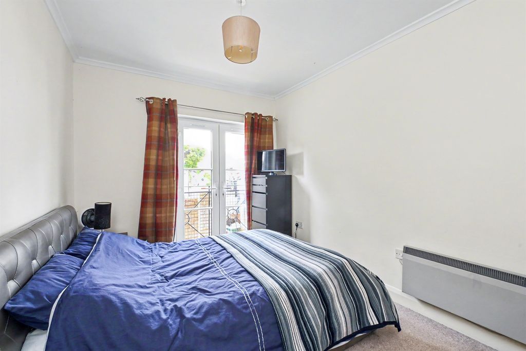 Additional image 7 of 2 bed flat for saleRavens Lane, Berkhamsted HP4
