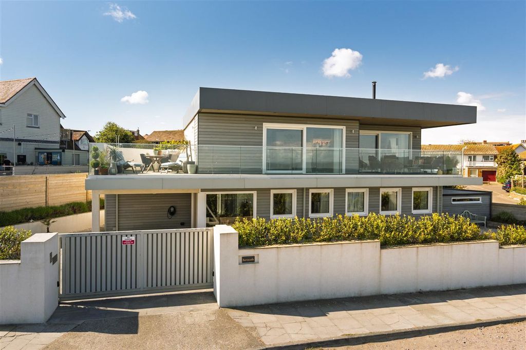 3 bed detached house for saleBarracuda, Marine Drive, Broadstairs CT10