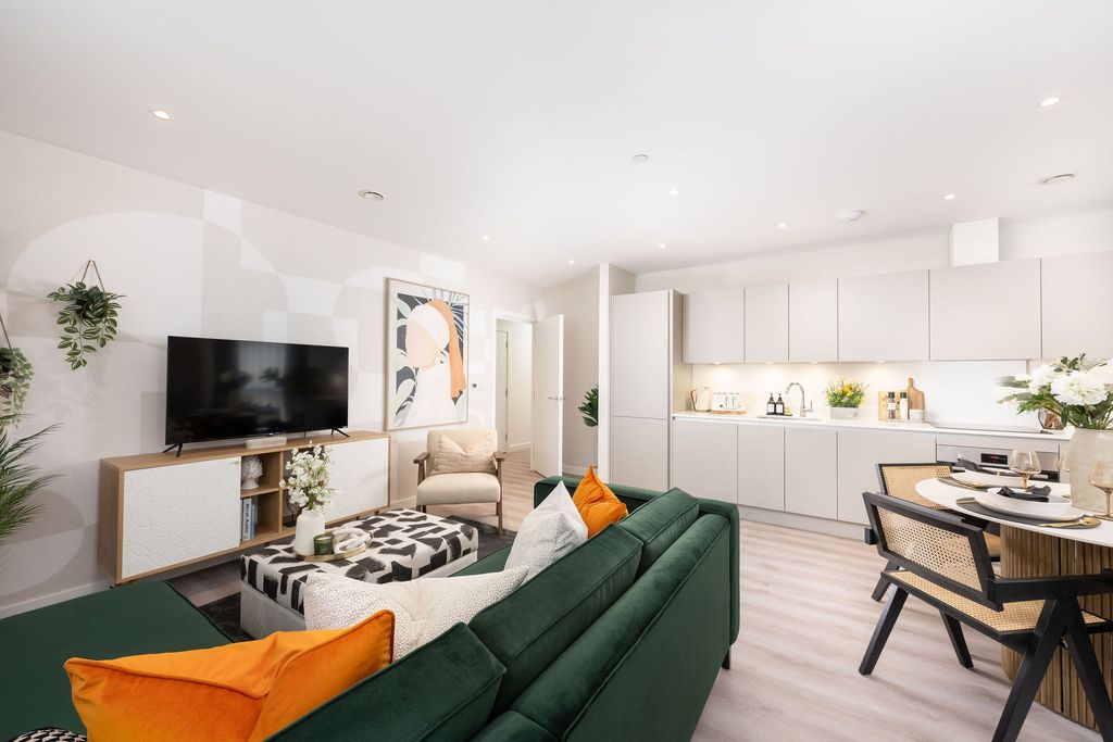 2 bed flat for sale22, Capital Interchange Way, Brentford TW8 photo 2