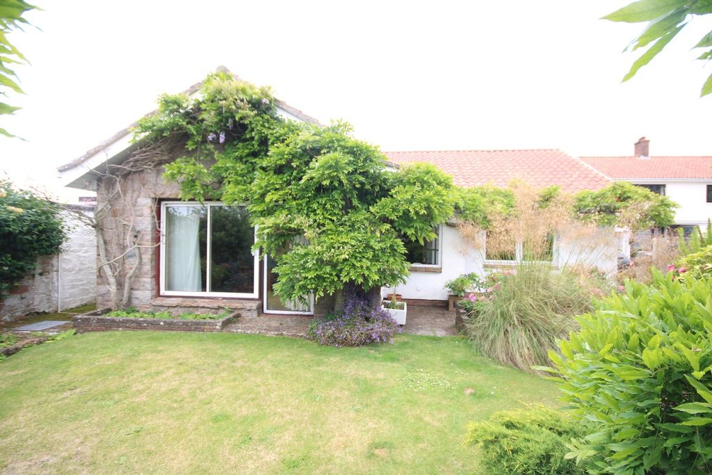 3 bed bungalow for saleLa Rue Du Couvent, St Mary JE3