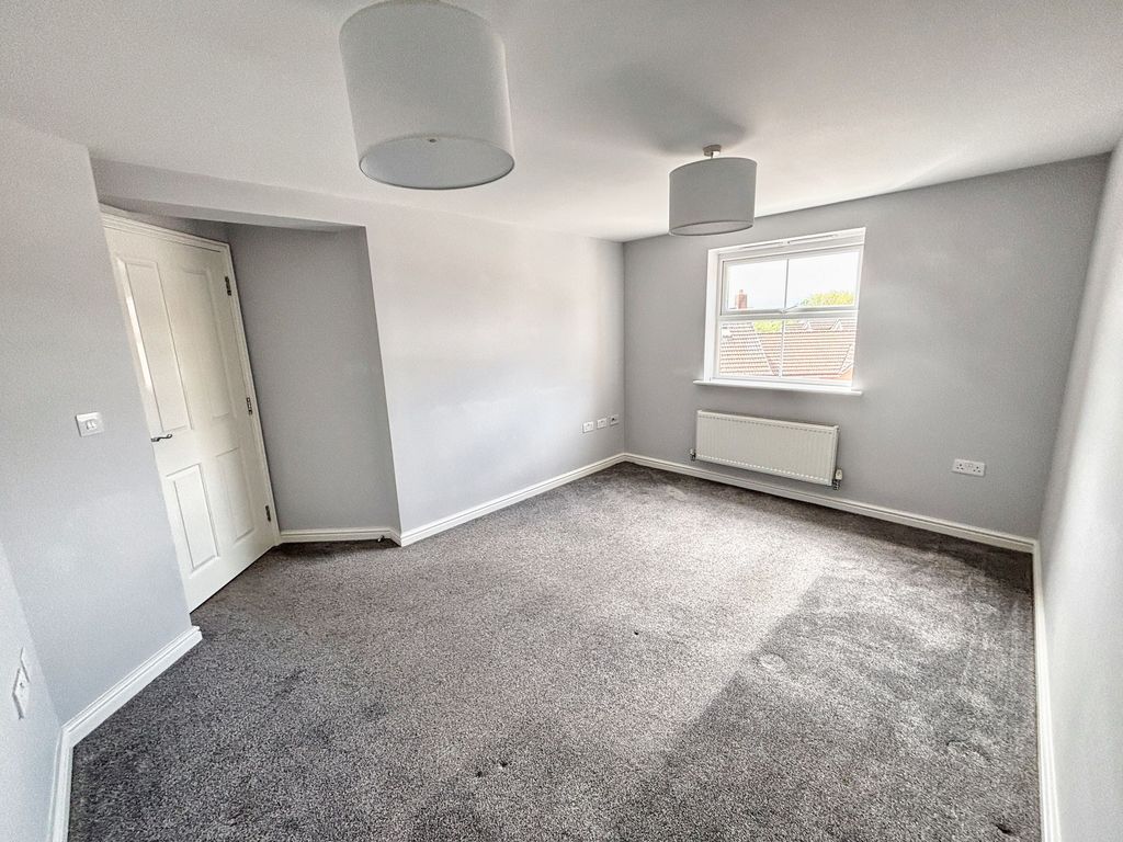 2 bed flat for saleLongacres, Bridgend CF31 photo 5
