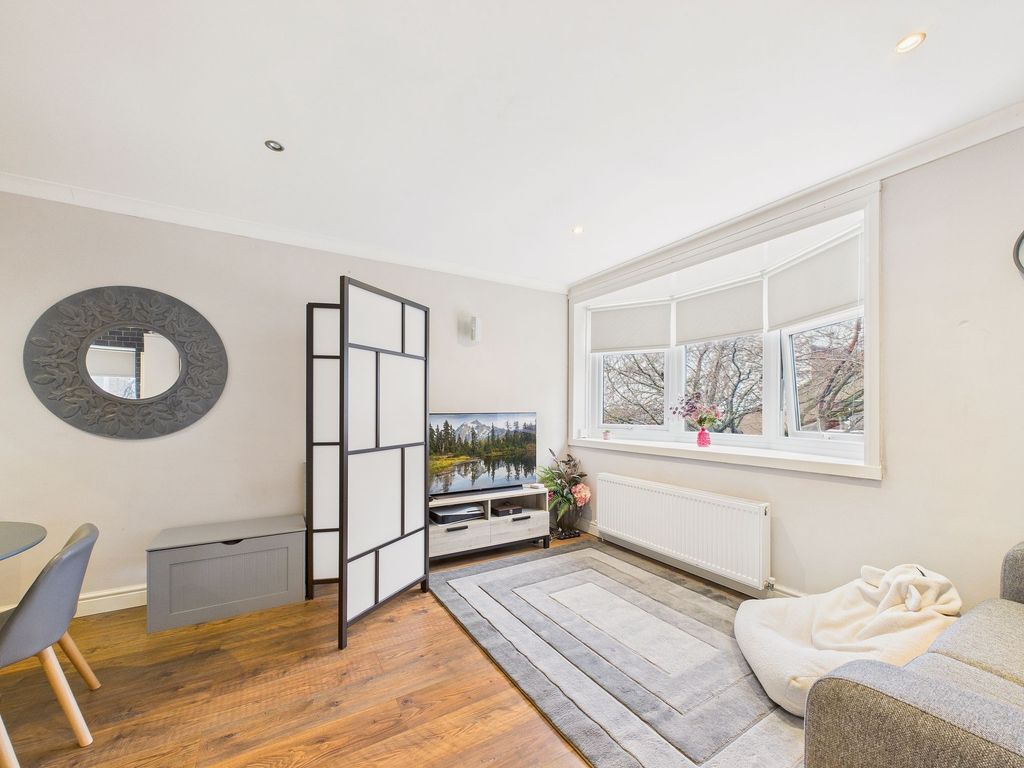 2 bed flat for saleDeans Close, Whickham NE16 photo 5