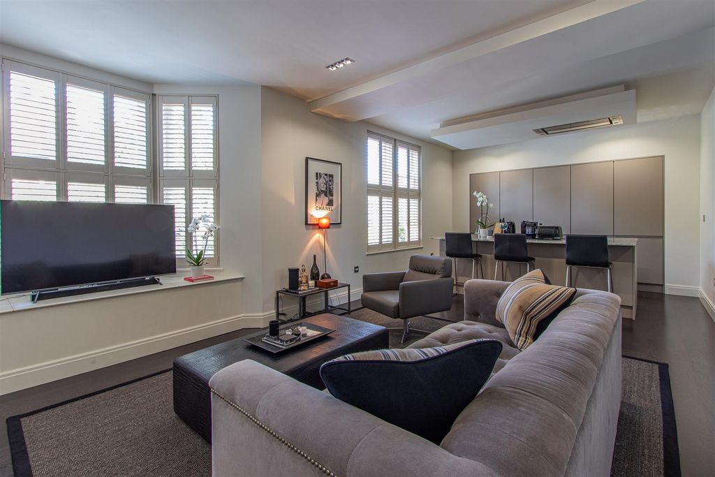 2 bed flat for saleWaterloo Gardens, Penylan CF23