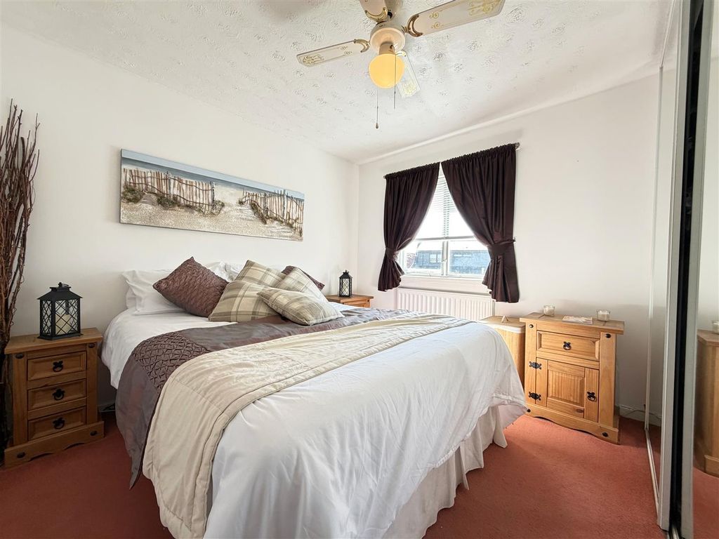 3 bed semi-detached house for saleMcpherson Drive, Bothwell, Glasgow G71 photo 5