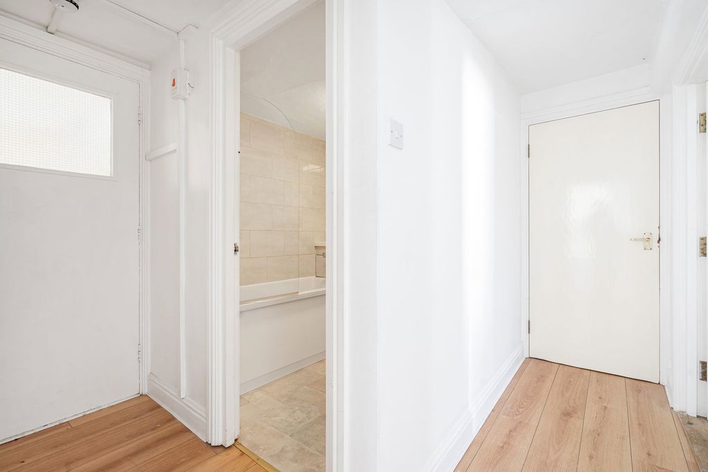 Additional image 3 of 3 bed flat for saleFore Street, Kingsbridge TQ7