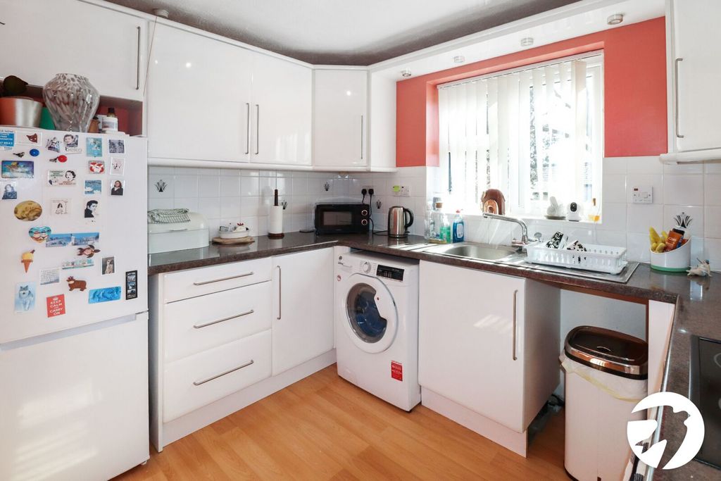 Additional image 12 of 2 bed flat for saleErith Road, Belvedere DA17