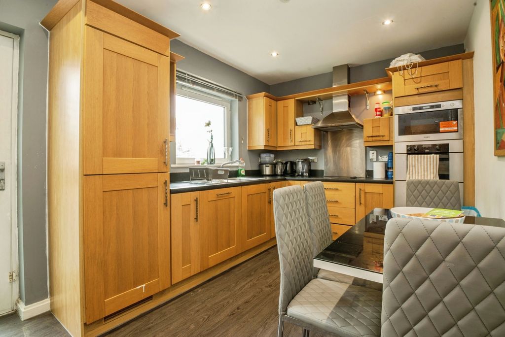 Additional image 3 of 3 bed town house for saleTaliesin Court, Chandlery Way, Cardiff CF10