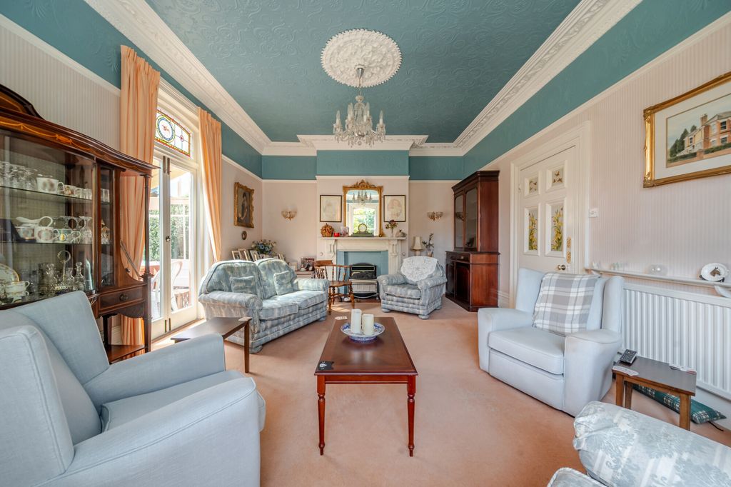 Additional image 3 of 6 bed detached house for saleCargate Avenue, Aldershot GU11
