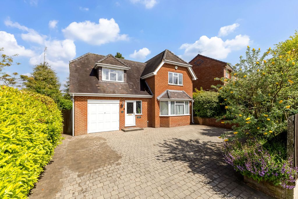 3 bed detached house for saleGreenfields Avenue, Alton GU34