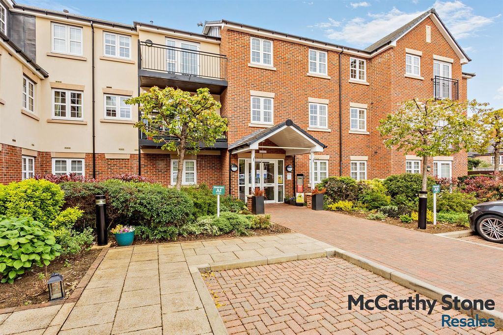 2 bed flat for saleParkland Place, Shortmead Street, Biggleswade, Bedfordshire SG18