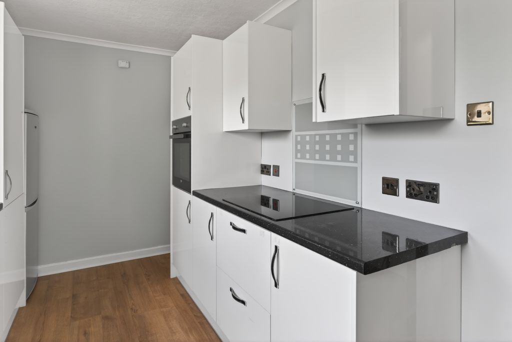 Additional image 8 of 2 bed flat for saleKingsknowe Court, Kingsknowe, Edinburgh EH14