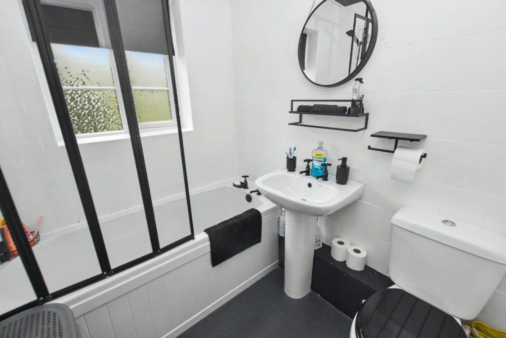 Additional image 8 of 2 bed flat for saleChestnut Gardens, Leeds, West Yorkshire LS12