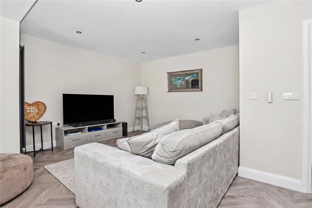 Additional image 17 of 4 bed semi-detached house for saleHaslemere Road, Bexleyheath DA7