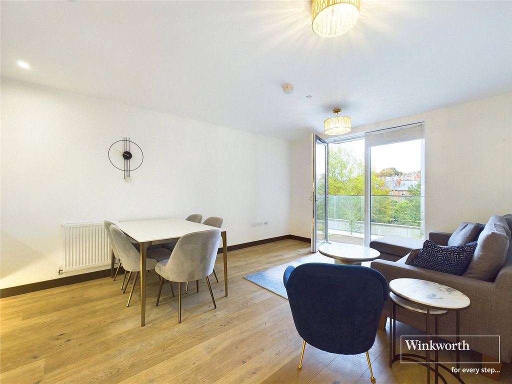 2 bed flat for saleRiverside View, 5- 9 Berkeley Avenue, Reading, Berkshire RG1 photo 5