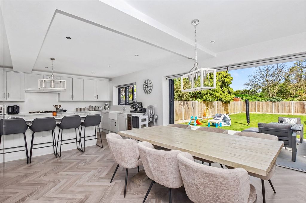 Additional image 2 of 4 bed semi-detached house for saleHaslemere Road, Bexleyheath DA7