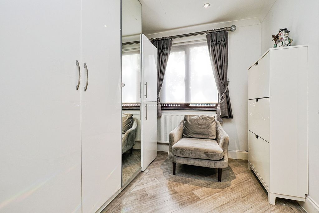 Additional image 18 of 2 bed flat for saleRidgemont Place, Parkstone Avenue, Hornchurch, Essex RM11