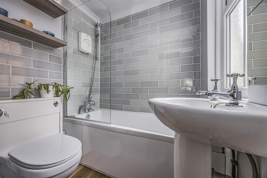 Additional image 8 of 2 bed flat for saleQueen Street, Emsworth PO10