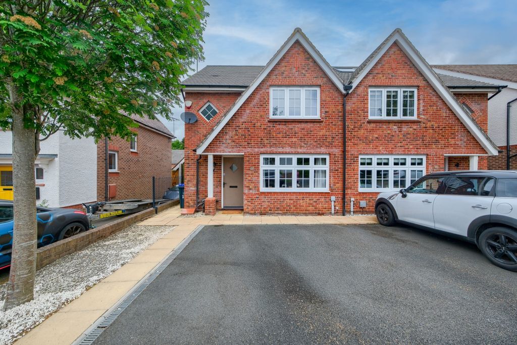 3 bed semi-detached house for saleBoehm Drive, Alcester B49