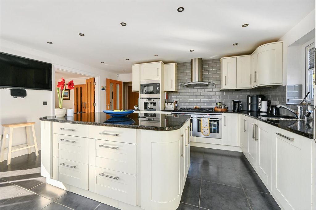 Additional image 18 of 4 bed detached house for saleClavering Walk, Cooden, Bexhill-On-Sea TN39
