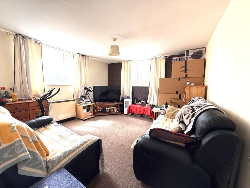 Additional image 4 of 2 bed flat for saleThe Tower Centre Alvescot Road, Carterton, Oxfordshire OX18