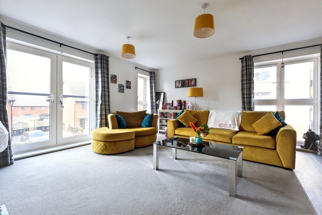 Additional image 2 of 2 bed flat for sale21 Hop House Furrow Crescent, Curbridge, Witney OX29