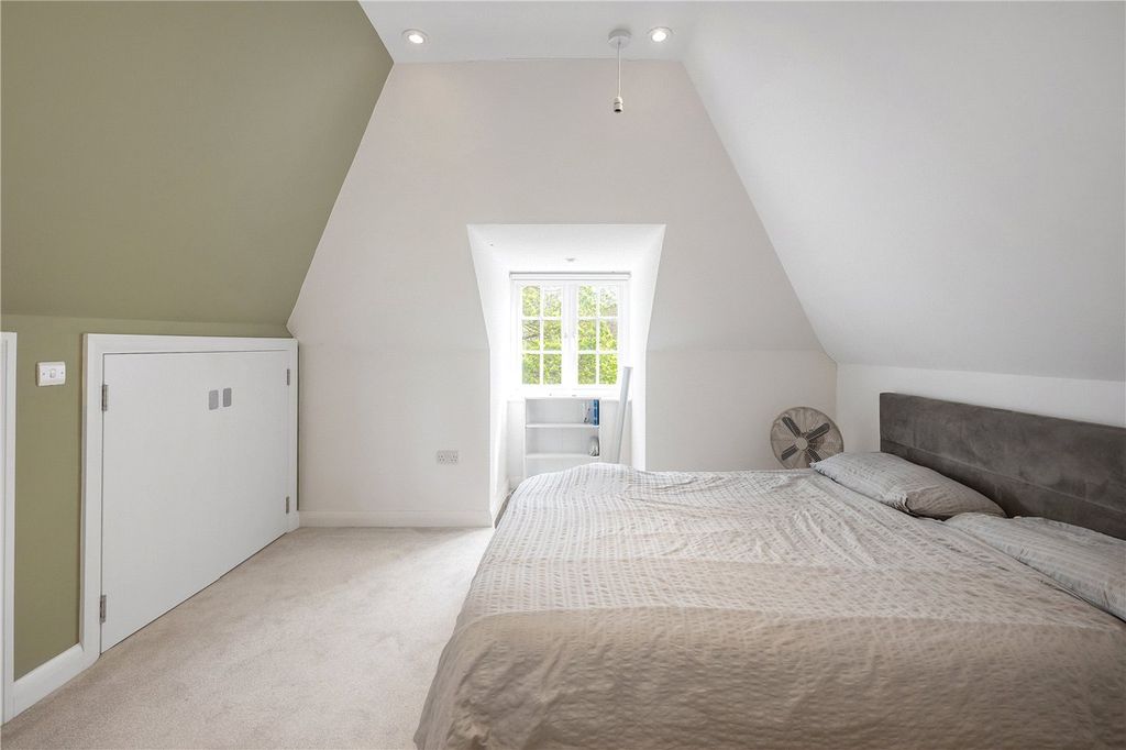 2 bed flat for saleThe Avenue, Beckenham BR3 photo 4