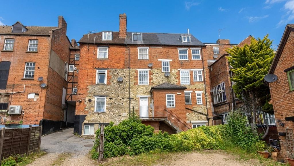 1 bed flat for saleMarket Square, Buckingham MK18