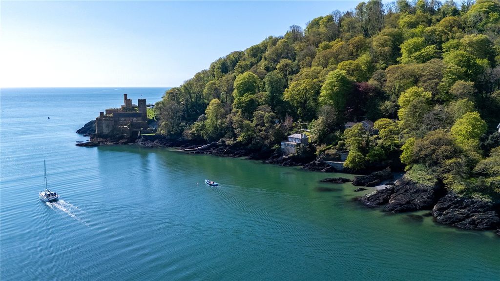 3 bed detached house for saleCastle Road, Dartmouth, Devon TQ6