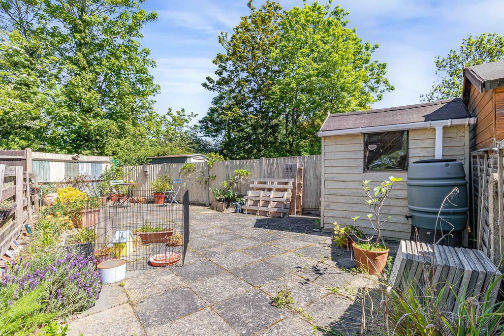 2 bed flat for saleBurr Close, Bexleyheath DA7 photo 4