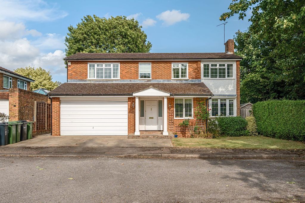 4 bed detached house for saleOldfield Gardens, Ashtead KT21