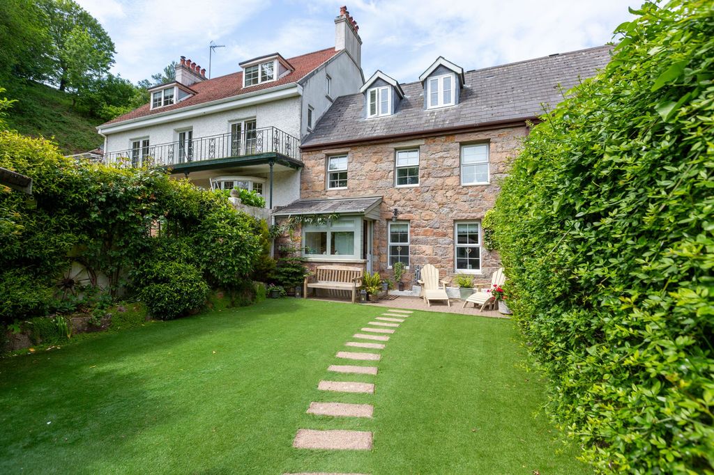 4 bed property for saleVue Des Bois, St Lawrence JE3