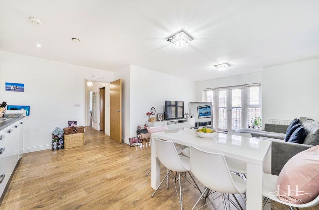 Additional image 6 of 2 bed flat for saleRiverwood Court, Hornchurch RM11
