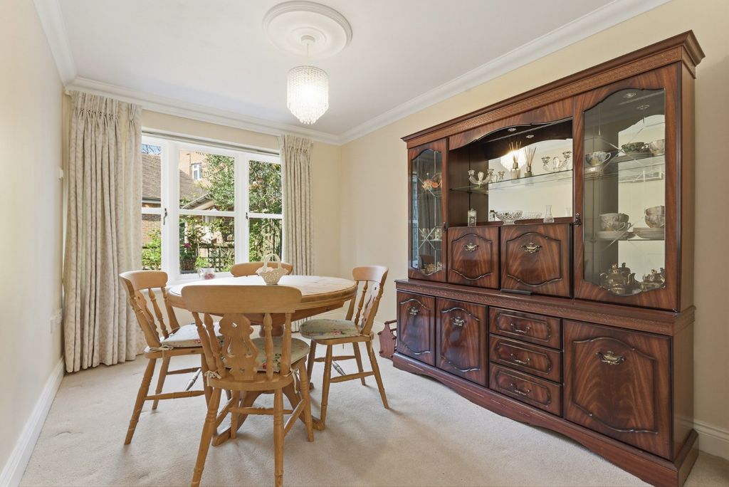 Additional image 4 of 2 bed flat for saleSt. Marys Court, Beaconsfield, Buckinghamshire HP9
