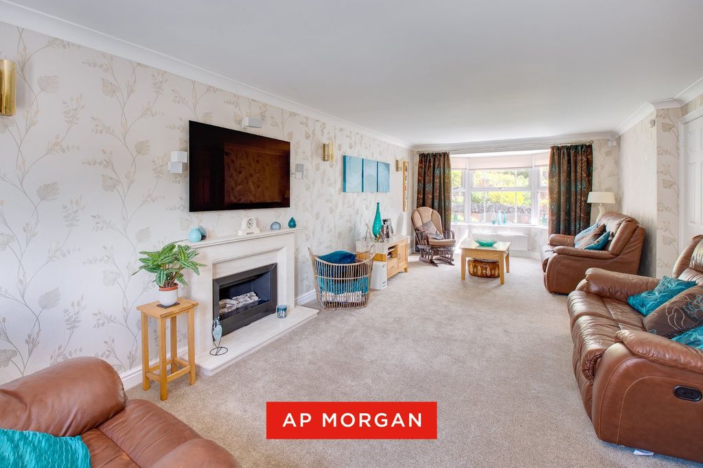 Additional image 7 of 4 bed detached house for saleHarbours Close, The Forelands, Bromsgrove, Worcestershire B61