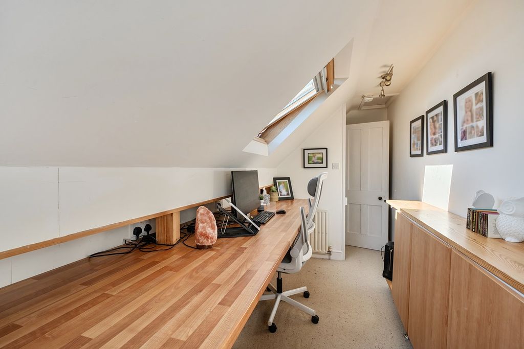 Additional image 20 of 4 bed semi-detached house for saleBalmer Lawn Road, Brockenhurst SO42